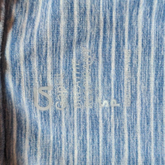 GAP breathable lightweight hoodie - Picture 3 of 4